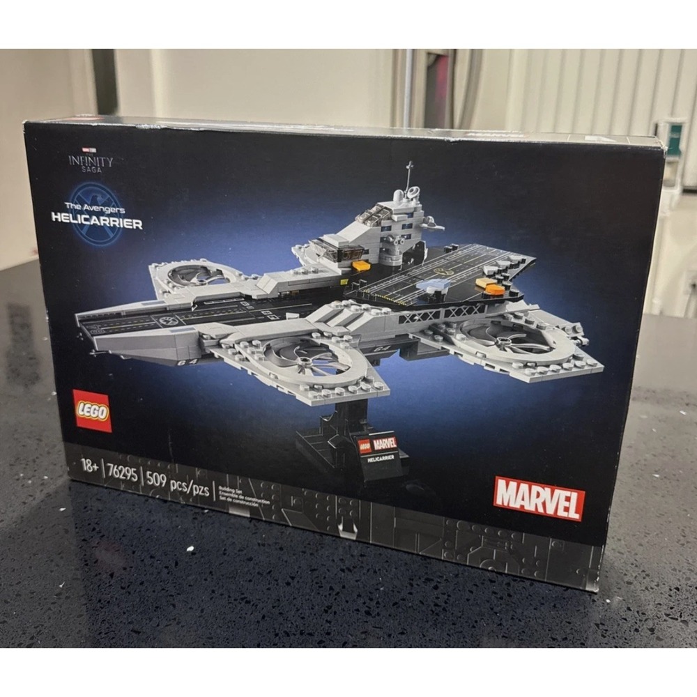 LEGO Super Heroes: The Avengers Helicarrier (76295)‎